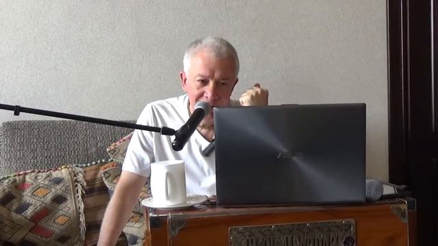 Кришна поглощает карму. Е. М. Чайтанья Чандра Чаран смотреть онлайн