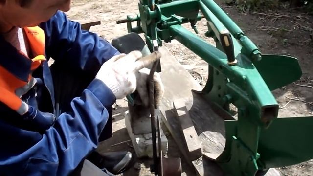 Дисковый нож на самодельный двух корпусный плуг смотреть онлайн