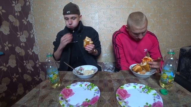КТО БЫСТРЕЕ СЪЕСТ ХОТ-ДОГ БЕЛЯШ ЛАПШУ РОЛЛТОН ПОЛУЧИТ ДЕНЬГИ смотреть онлайн