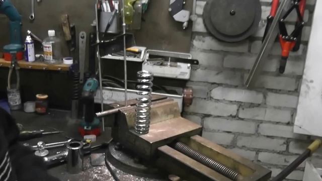 Разбираем задний амортизатор смотреть онлайн