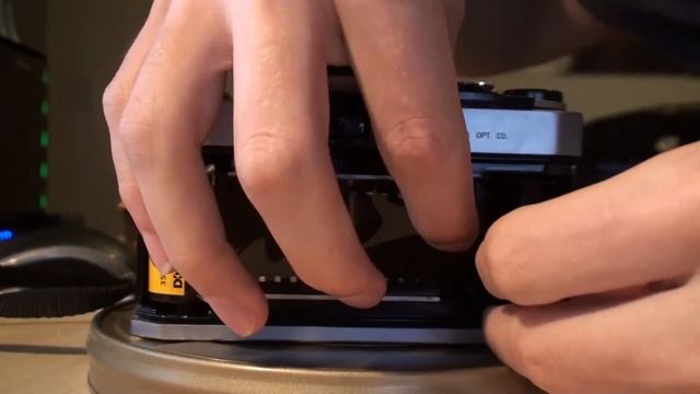 How to load a 35mm Film SLR смотреть онлайн