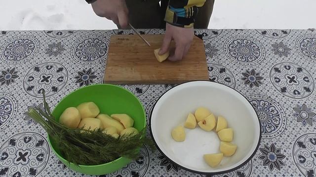 СВИНЫЕ РЕБРА В ТОМАТНОМ СОУСЕ С КАРТОФЕЛЕМ В КАЗАНЕ НА КОСТРЕ смотреть онлайн