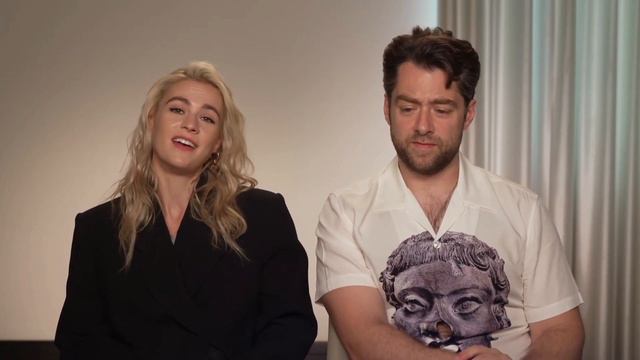 Outlander's Sophie Skelton & Richard Rankin on Caitriona Balfe Directing смотреть онлайн