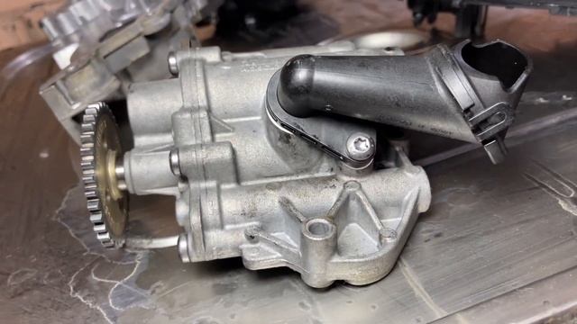 Почистили ультразвуком впускной коллектор и детали двигателя от Volkswagen Golf 7 смотреть онлайн