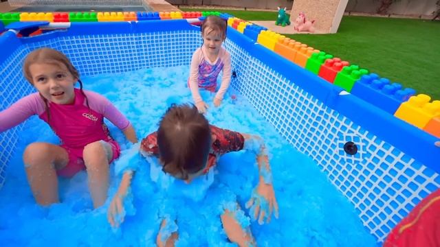 Five Kids Four Colors Water Balloons Challenge смотреть онлайн