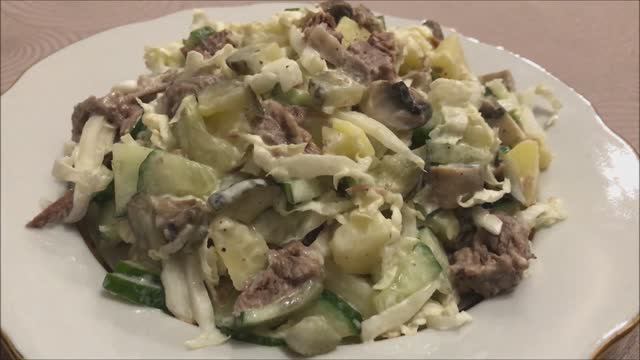 Сумасшедший салат с говядиной и огурцами! Гости будут есть только его смотреть онлайн