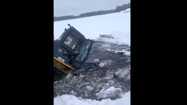 Подъем бульдозера со дна карьера смотреть онлайн