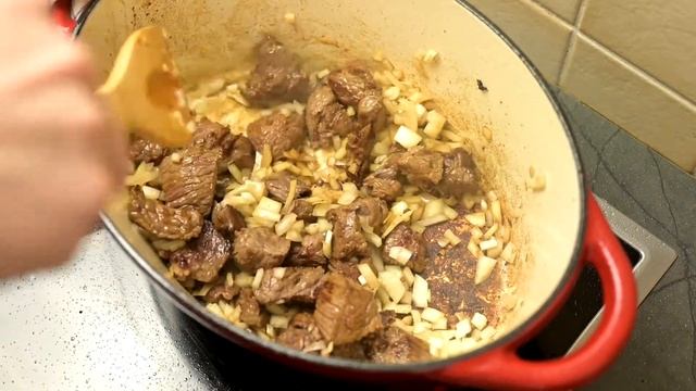 Рецепт: Баварский крем-гуляш (гуляш из говядины со сливками) смотреть онлайн