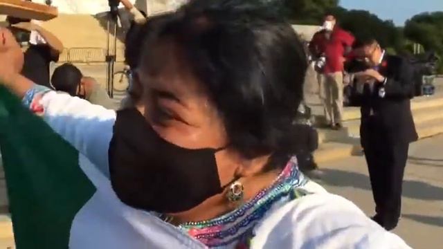 Mujer de Tlaxcala viaja a Washington para ver a AMLO смотреть онлайн