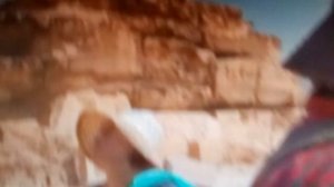 Блоки и плиты возле Пирамиды Хефрена это искуственный камень.