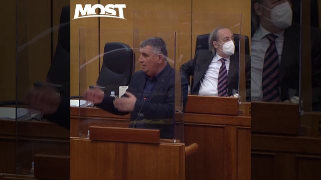 PREMIJERU PLENKOVIĆU, NATJERALI STE HRVATE DA ORU TUĐA POLJA - SRAMITE SE!! смотреть онлайн