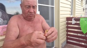 Как правильно есть раков?