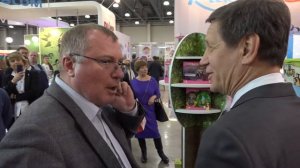 Осмотр экспозиции выставок KIDS RUSSIA 2016 и Licensing World Russia 2016 официальными лицами