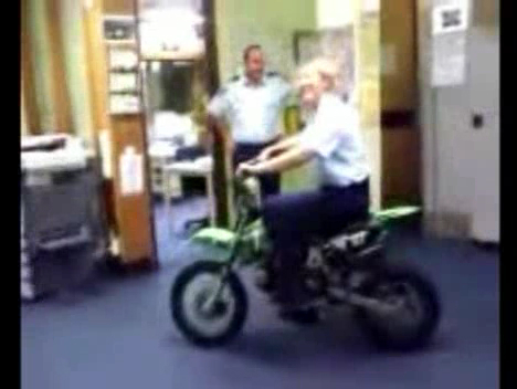 Женщина-коп слажала смотреть онлайн