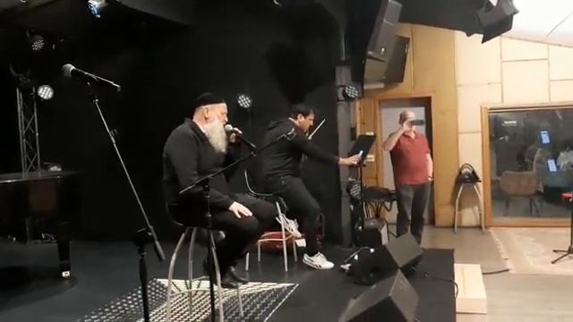 שולי רנד בחזרות לאירוע 40 שנה לפטירת הרב צבי יהודה смотреть онлайн
