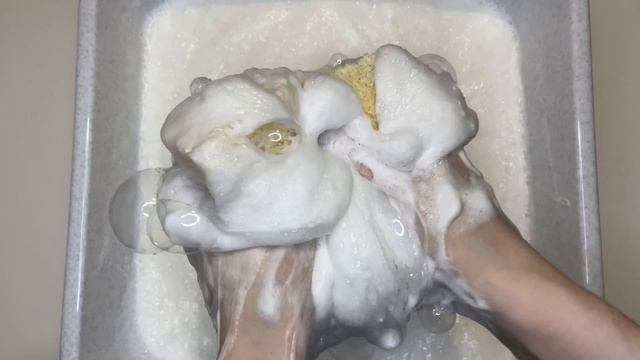 ASMR 🧺 Laundry soap in thick foam | АСМР 🧺 Мыление хозяйственного мыла в густой пене смотреть онлайн