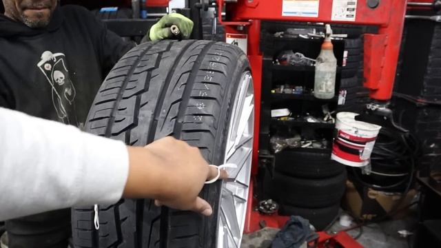 Making The Chrysler 300c... GREAT AGAIN смотреть онлайн