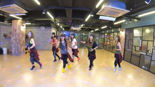 I LOVE ZUMBA / Mandinga - Hello (Salsa Version) смотреть онлайн