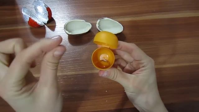 Как засунуть кольцо в киндер сюрприз. Легко и просто.Супер способ! смотреть онлайн