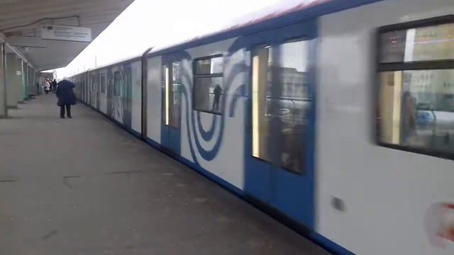 81-765/766/767 "Москва" прибывает на станцию "Выхино". смотреть онлайн