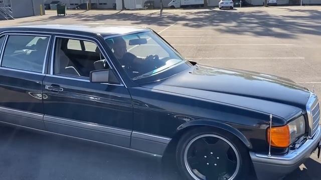 AMG 6.0 126 Мерседес vs E32 V12 Alpina BMW //Большая коллекция нашего парня в Америке смотреть онлайн
