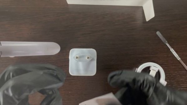  Apple 35W USB-C+C Power Adapter USB-C+C to Lightning Cable.