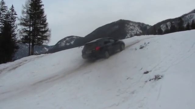 AWD Uphill Проверка полного привода Subaru Forester vs Outback vs Suzuki Escudo vs Nissan Terrano смотреть онлайн