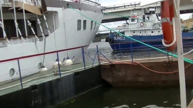 W STOCZNI W GDAŃSKU TRWA REMONT STATKU ŻAGLOWEGO смотреть онлайн