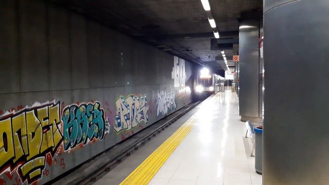 Metro de Palma (serie 71) procedente de la UIB llegando a Son Costa - Son Forteza (Palma). смотреть онлайн