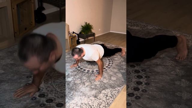 ОТЖИМАЮСЬ 56 раз ИДЕМ НА 100 РАЗ!!!