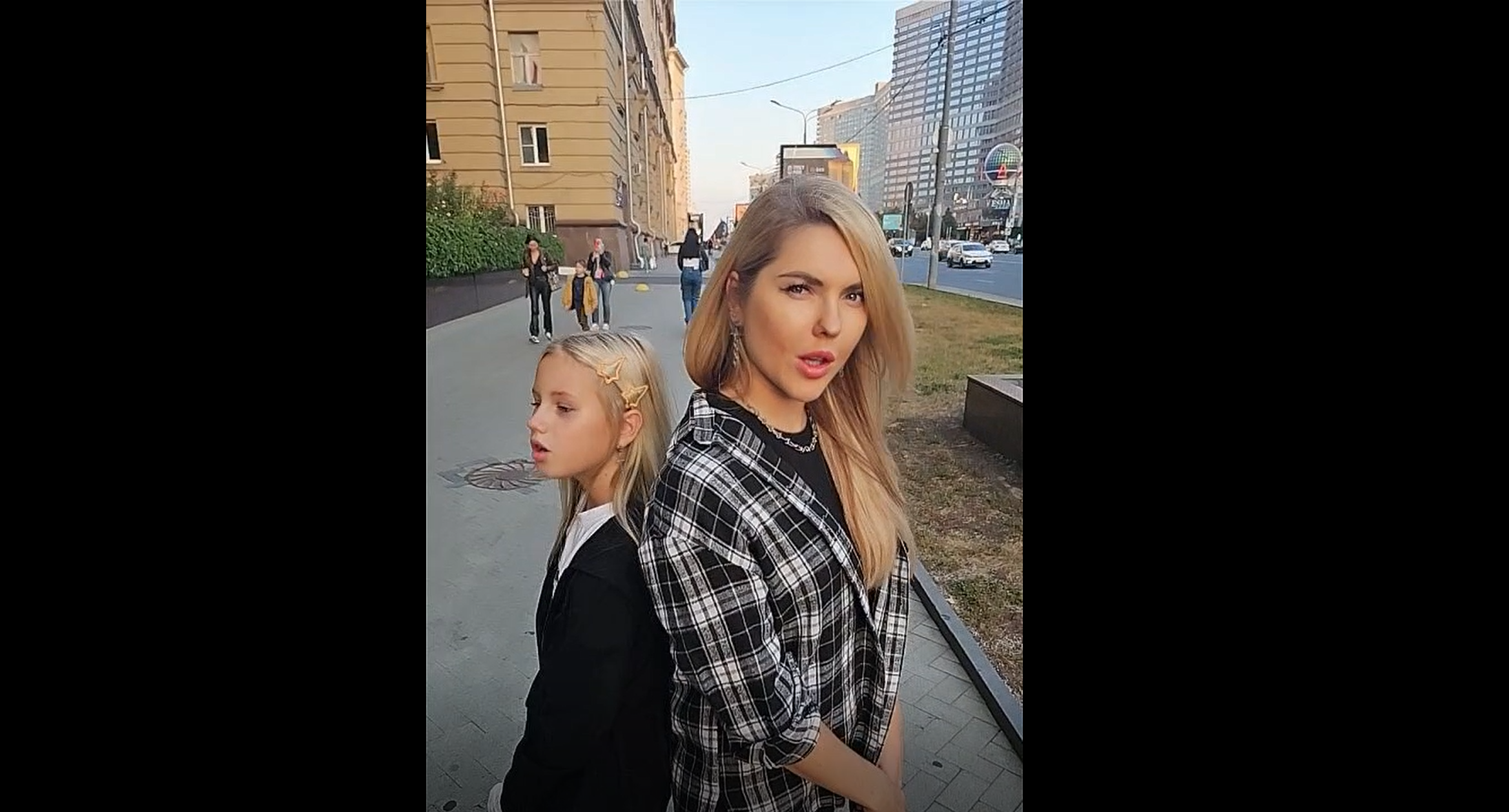 Заставила маму петь!