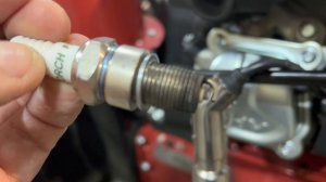 Как заменить свечу на снегоуборщике. Зазор и какая свеча