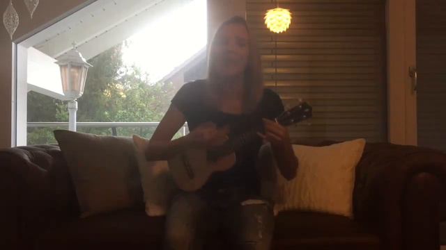 want you back by Jackson 5 ukulele cover Annina Freidl... смотреть онлайн