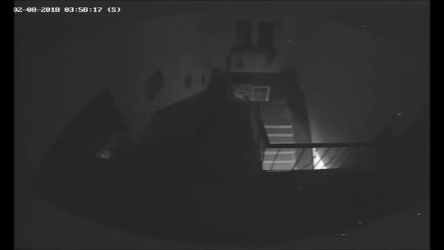 Камера наблюдения в подъезде сняла нечто ?! смотреть онлайн