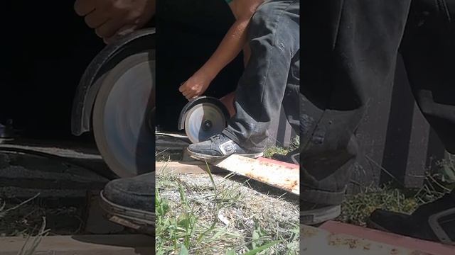подготавливаем уголок для будущих ворот. смотреть онлайн