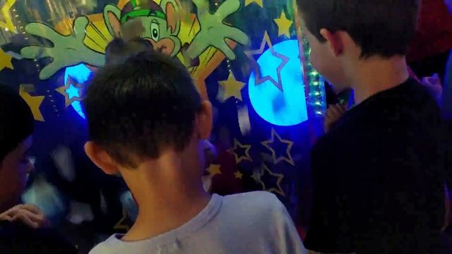 How to win the Ticket Blaster at Chuck E. Cheese's смотреть онлайн