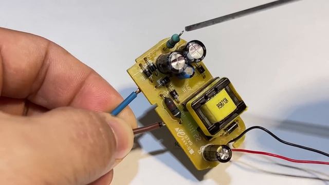 Микросхема LNK564DN.Как устроено и работает зарядное устройство для телефона смотреть онлайн