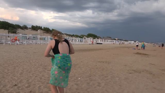 Срочно бежим с моря! В кафе - гуляем на всю катушку! 21.06.22. смотреть онлайн