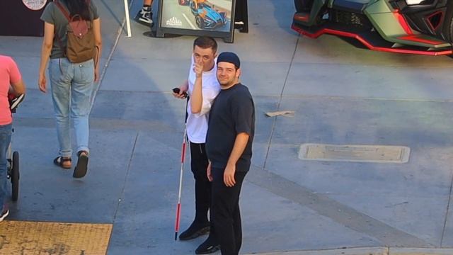 Blind Man's Social Experiment - What It's Like To Be Blind смотреть онлайн