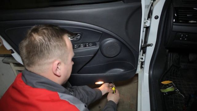 Renault Megane disassembly door - part I(Рено Меган разборка дверей) смотреть онлайн