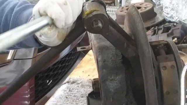 S2E5 Removing the rear strut rods on a 1979 C3 Corvette смотреть онлайн
