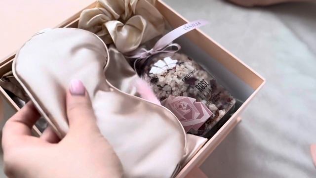 Крафтовый бокс с косметикой Rose смотреть онлайн