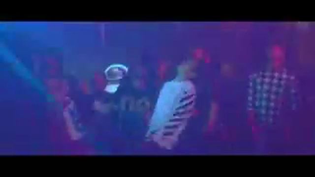 Andiamo a comandare - Fabio Rovazzi смотреть онлайн