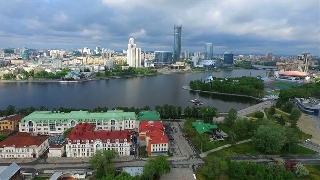 Екатеринбург с высоты птичьего полета, Плотинка, квадрокоптер смотреть онлайн