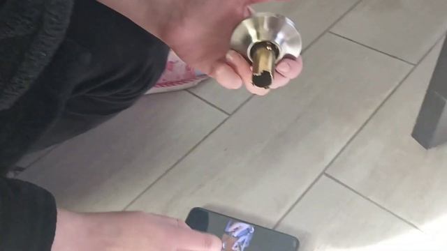 Беларусь | Установка дверной ручки | Я сама поставила смотреть онлайн