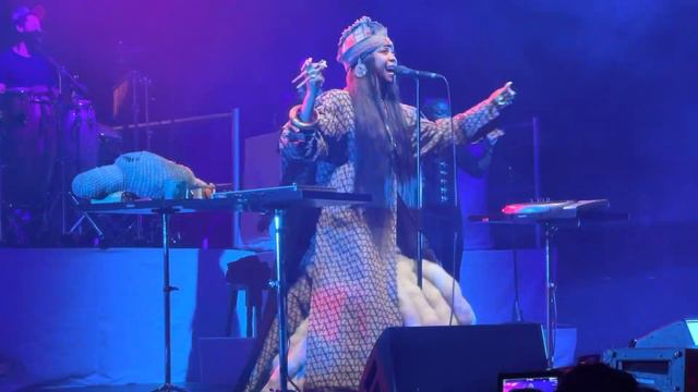 Erykah Badu - To Each His Own - Live at Royal Festival Hall 4 of 6 смотреть онлайн