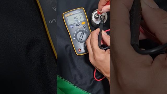 Fluke 107 Multimeter Capacitor Test смотреть онлайн