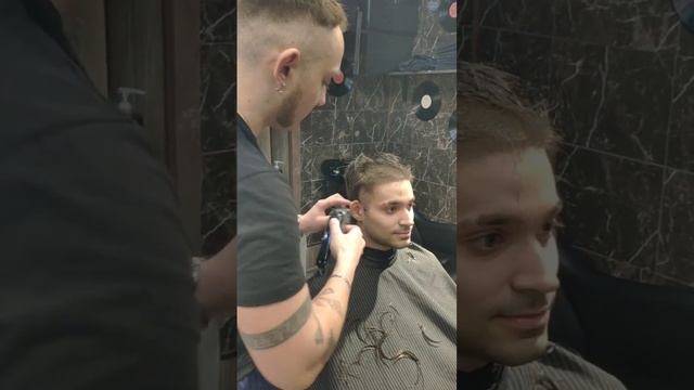 Модная стрижка для тех кто вступает во взрослую жизнь с ипотекой смотреть онлайн