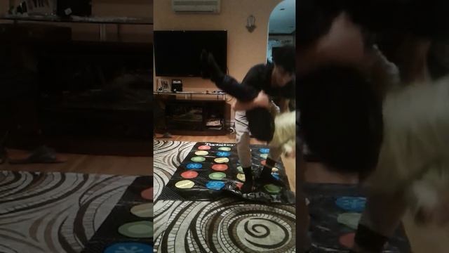 Играем в интересную игру: Twister!