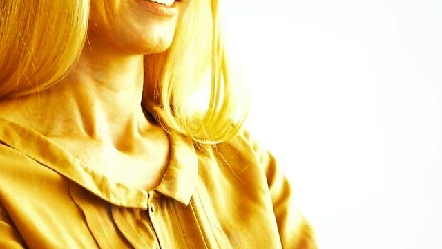 Посмеивались над новенькой, а на корпоративе босс представил им свою жену